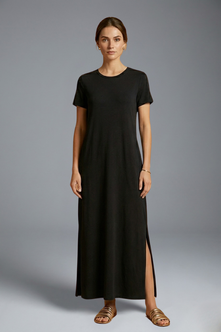 Women’s Maxi Dress with Round Neck and Flowing Skirt