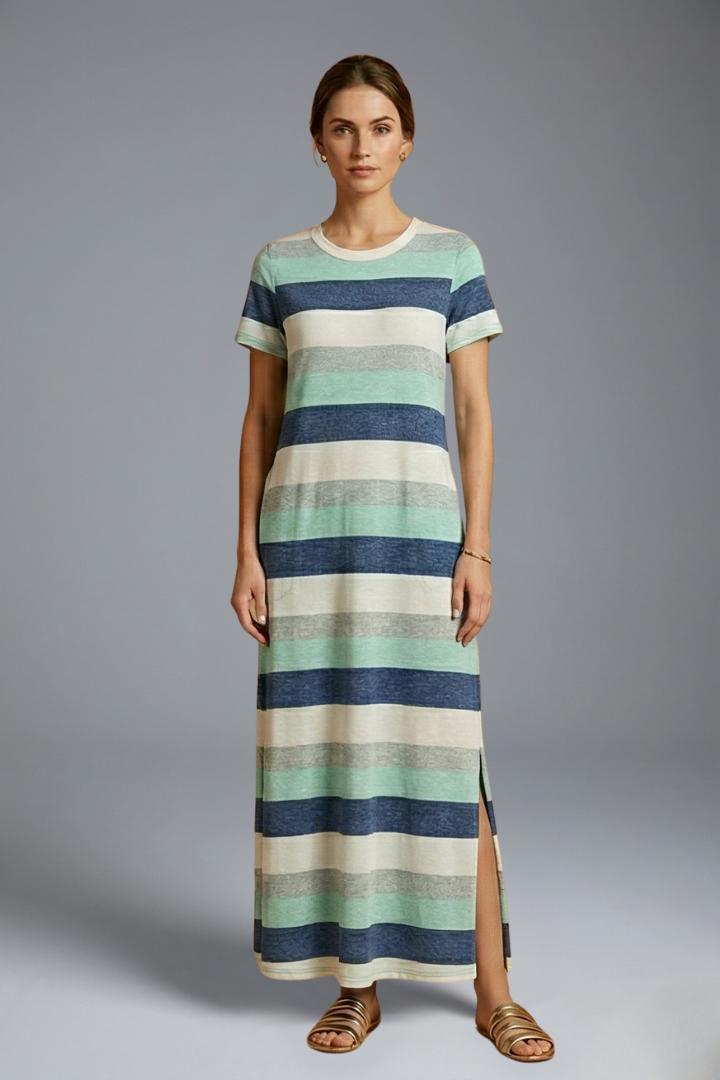 Women’s Maxi Dress with Round Neck and Flowing Skirt