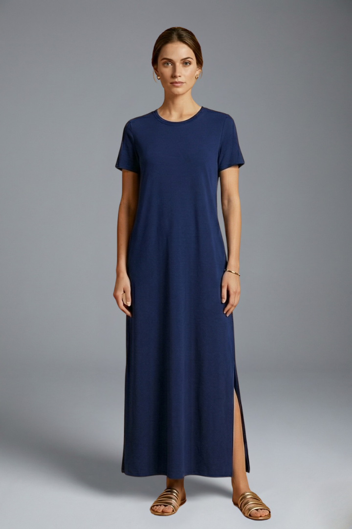 Women’s Maxi Dress with Round Neck and Flowing Skirt